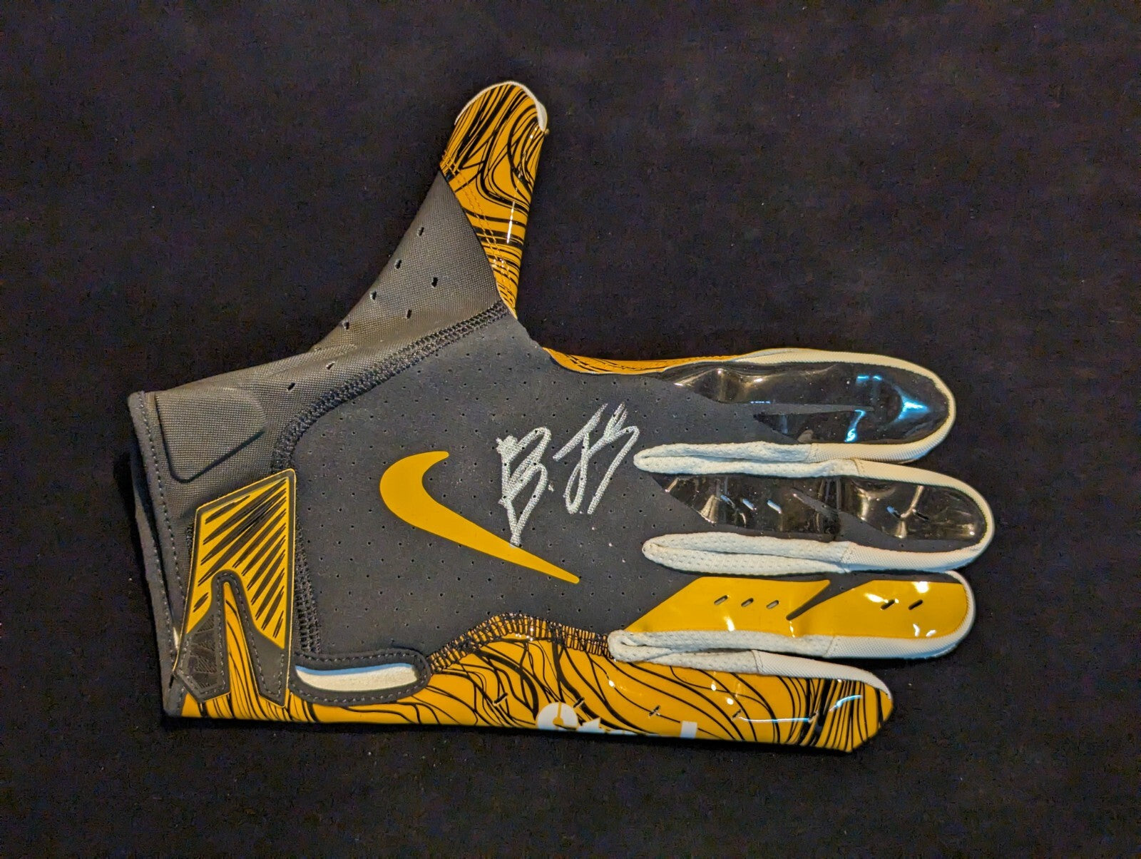Pittsburgh Steelers Broderick Jones Signed Glove Beckett Hologram
