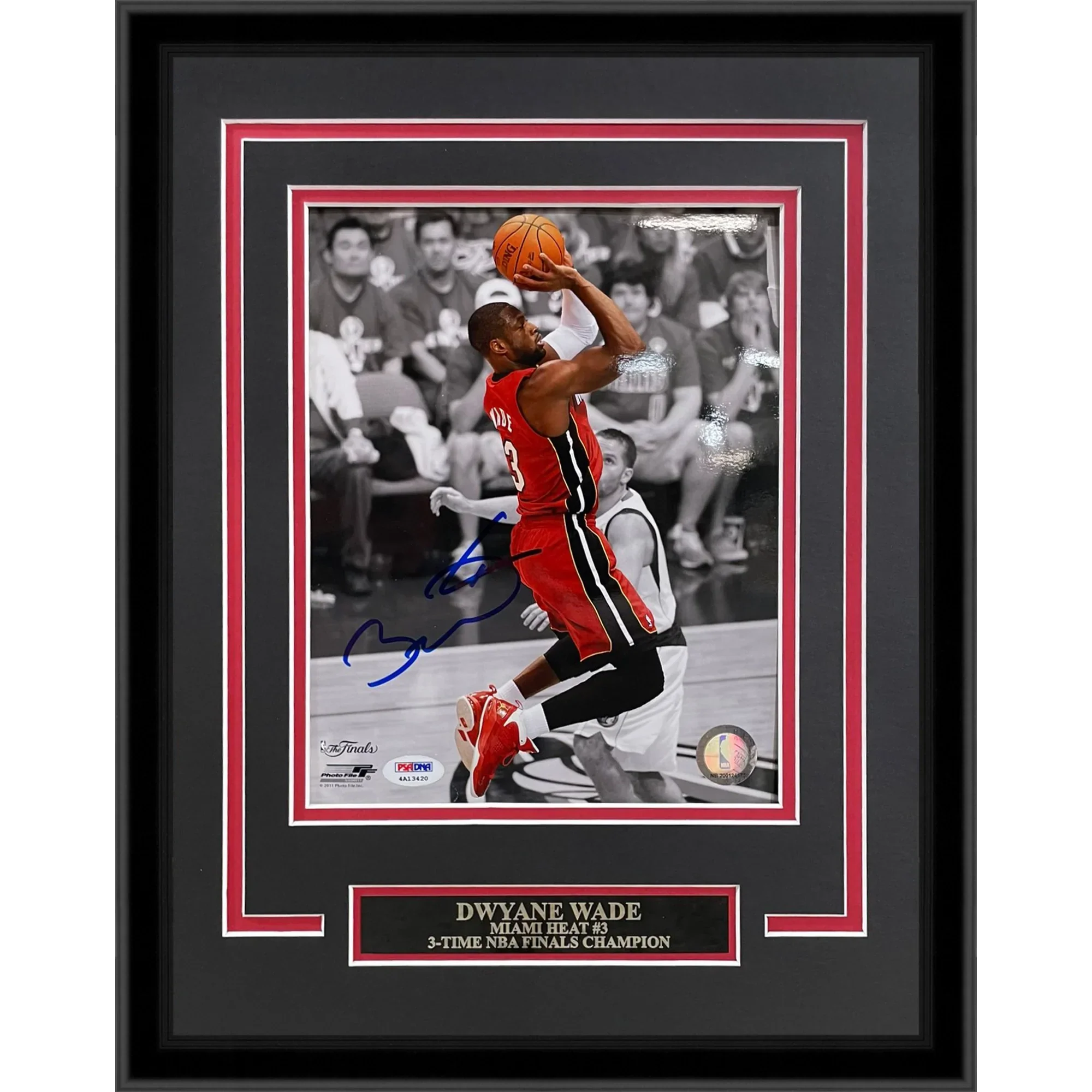 Dwyane Wade Autographed Miami Heat (Spotlight) Deluxe Framed 8x10 Photo - PSADNA