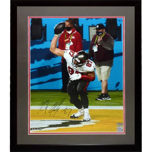 Rob Gronkowski Autographed Tampa Bay Buccaneers (Super Bowl LV) Deluxe Framed 16x20 Photo - Radtke