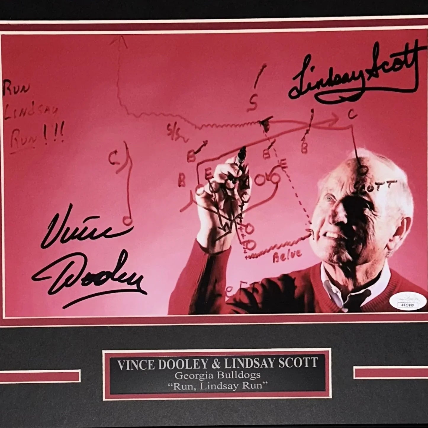 Vince Dooley And Lindsay Scott Autographed Georgia Bulldogs (Run Lindsay Run Play) Deluxe Framed 8x12 Photo - JSA