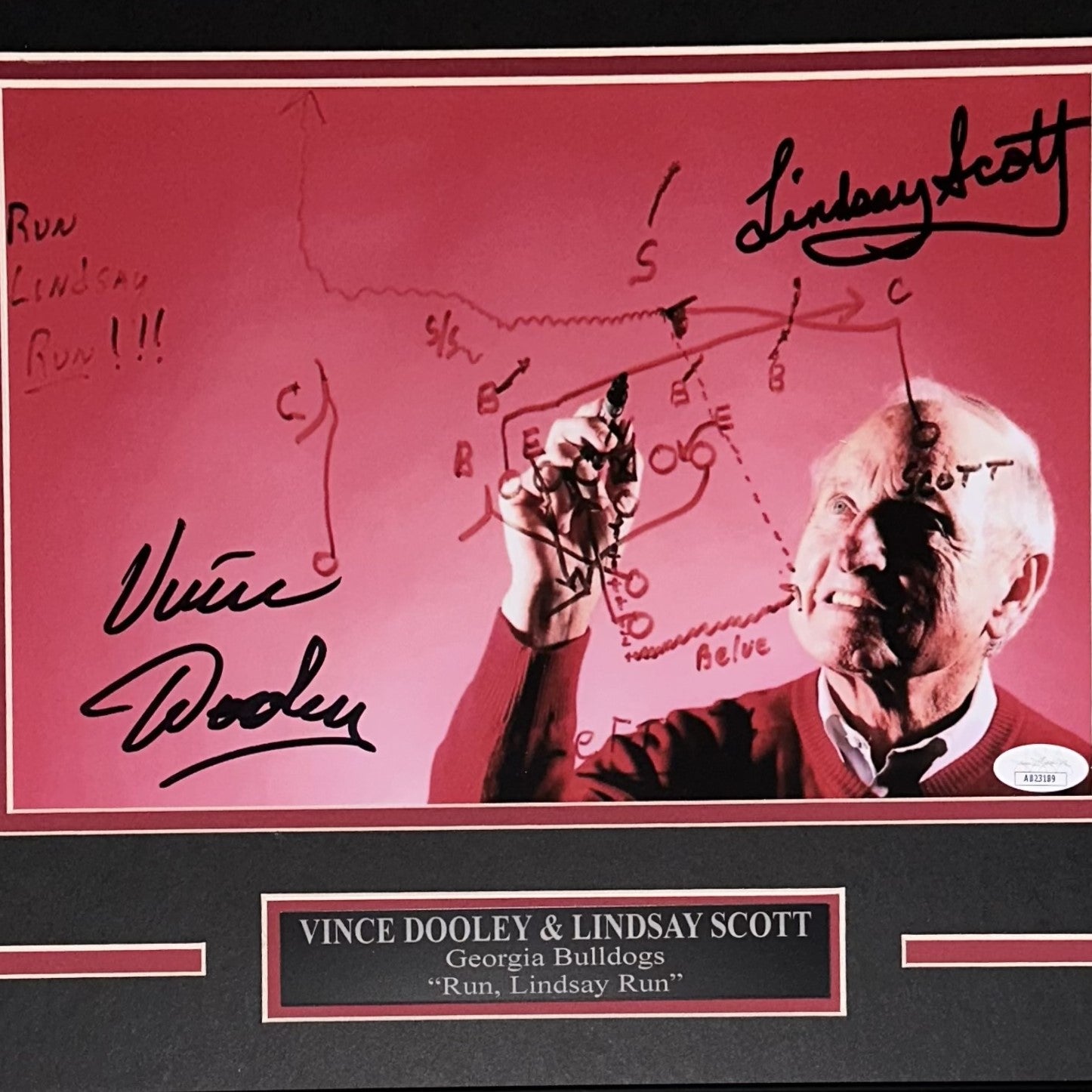 Vince Dooley And Lindsay Scott Autographed Georgia Bulldogs (Run Lindsay Run Play) Deluxe Framed 8x12 Photo - JSA