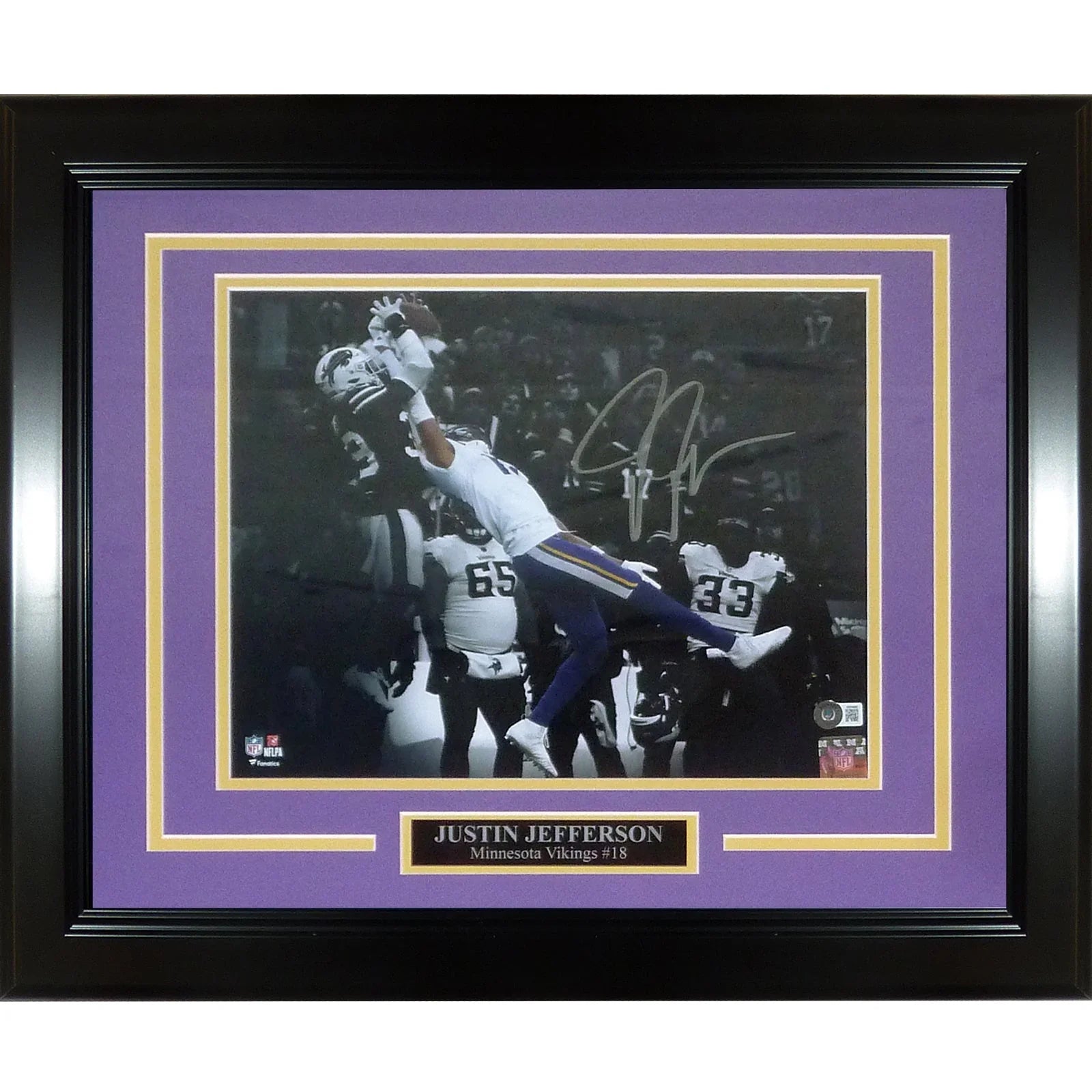 Justin Jefferson Autographed Minnesota Vikings (Spotlight Catch) Deluxe Framed 11x14 Photo - Beckett