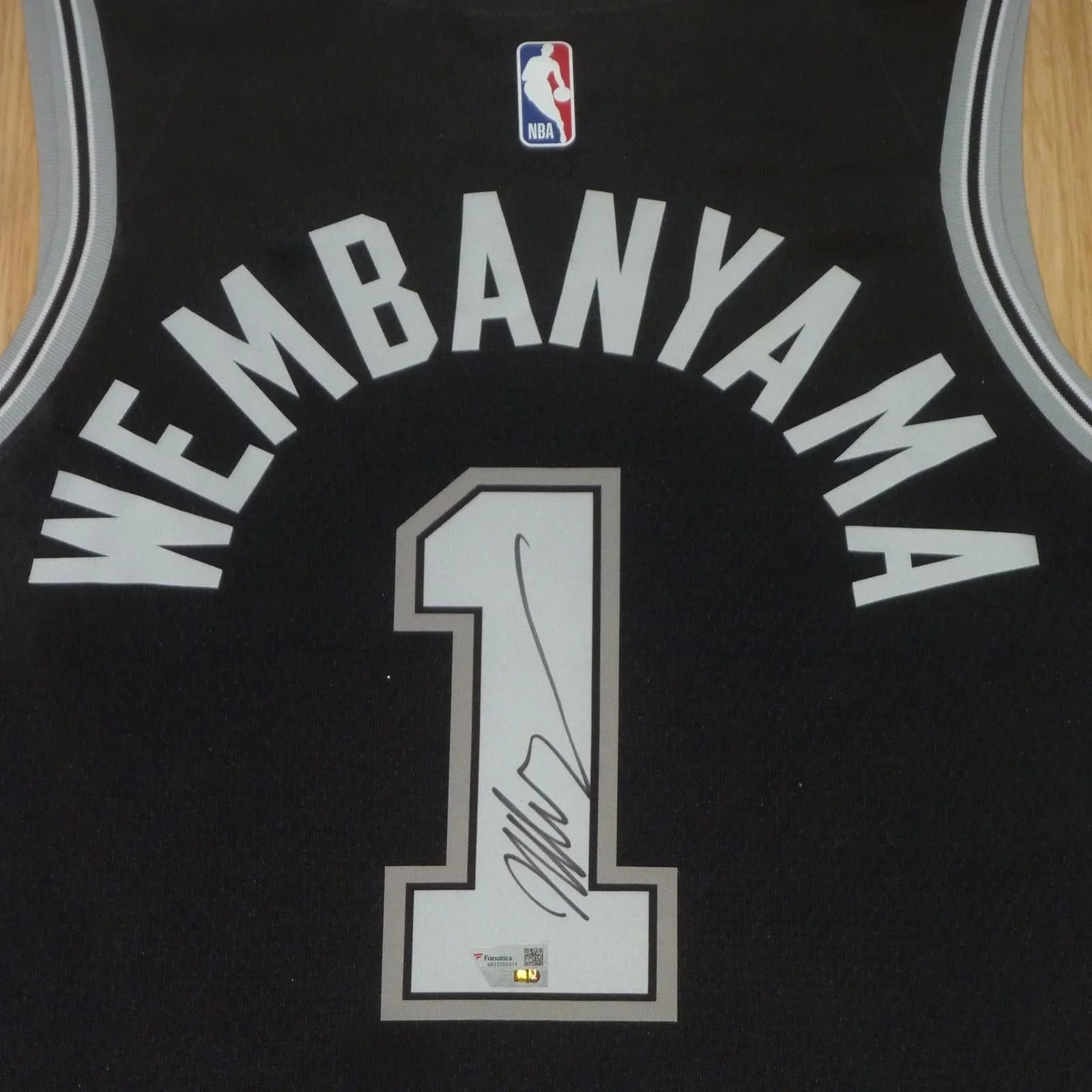 Victor Wembanyama Autographed San Antonio Spurs (Black #1) Nike Deluxe Framed Jersey - Fanatics