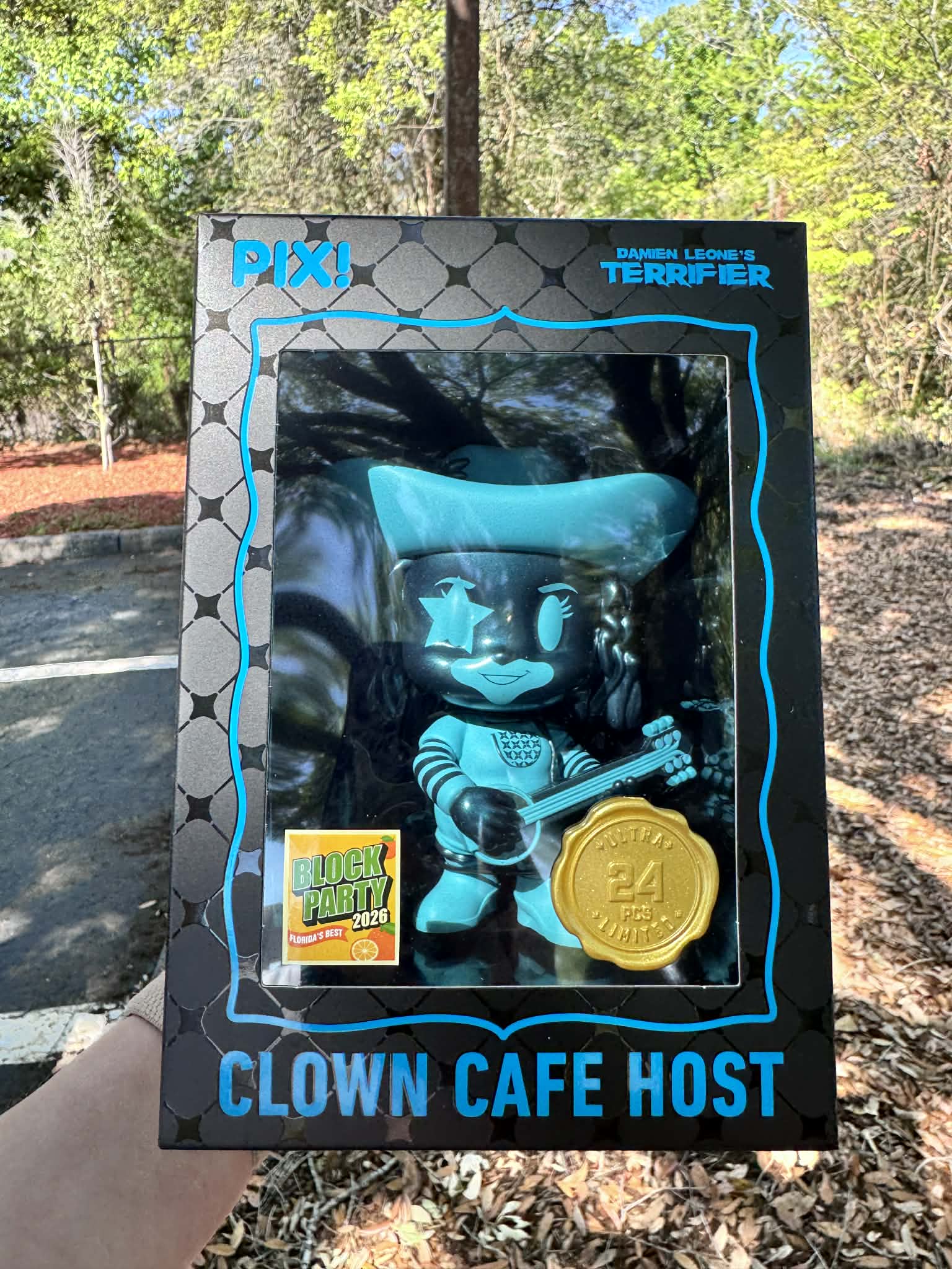 [Thrilljoy] [MEGACON Block Party] Clown Cafe Host ULTRA CHASE LE24 PIX Vinyl Figure with Protector