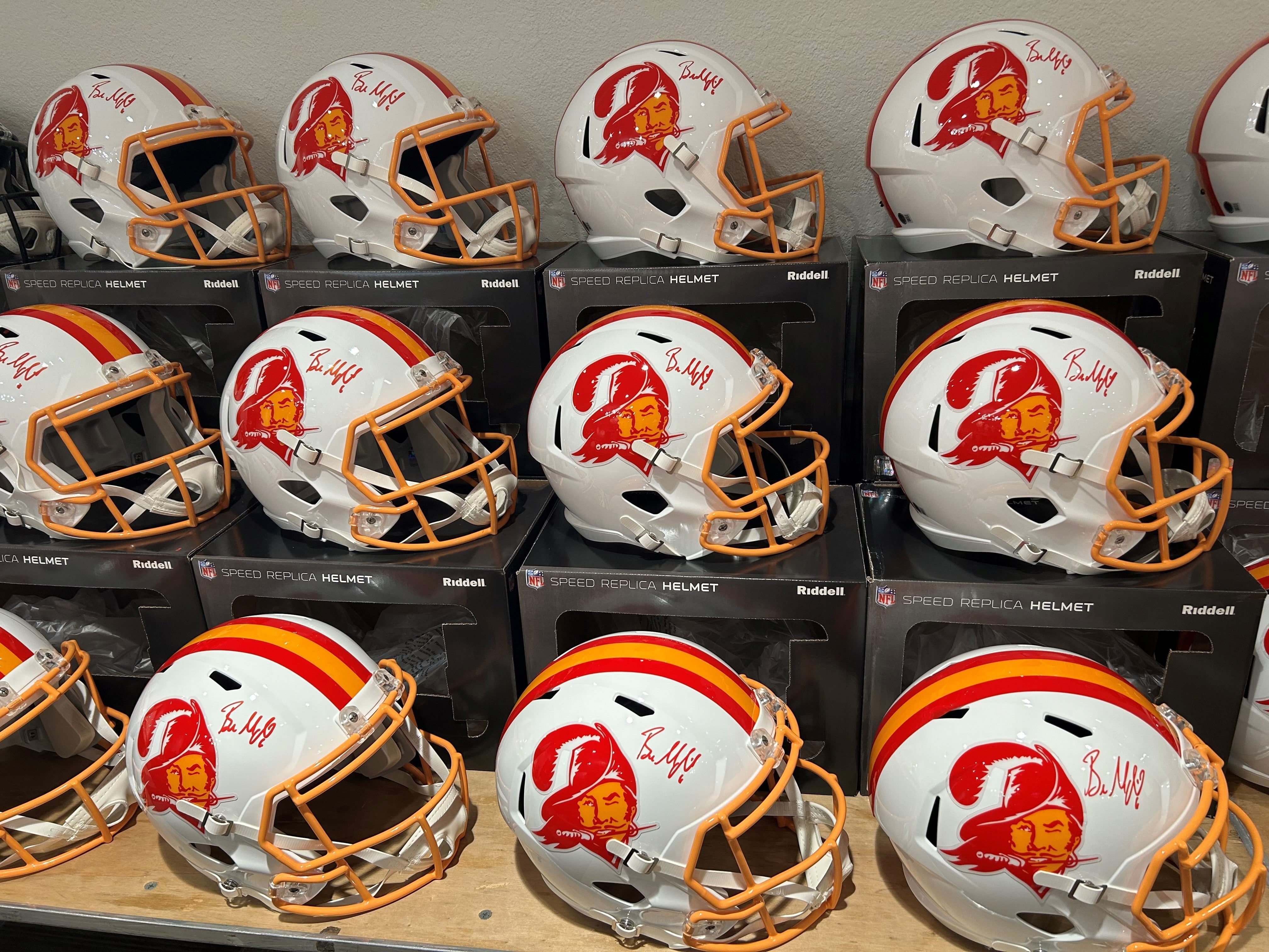 Baker Mayfield Autographed Tampa Bay Buccaneers (Throwback) Deluxe Full-Size Replica Helmet - Beckett