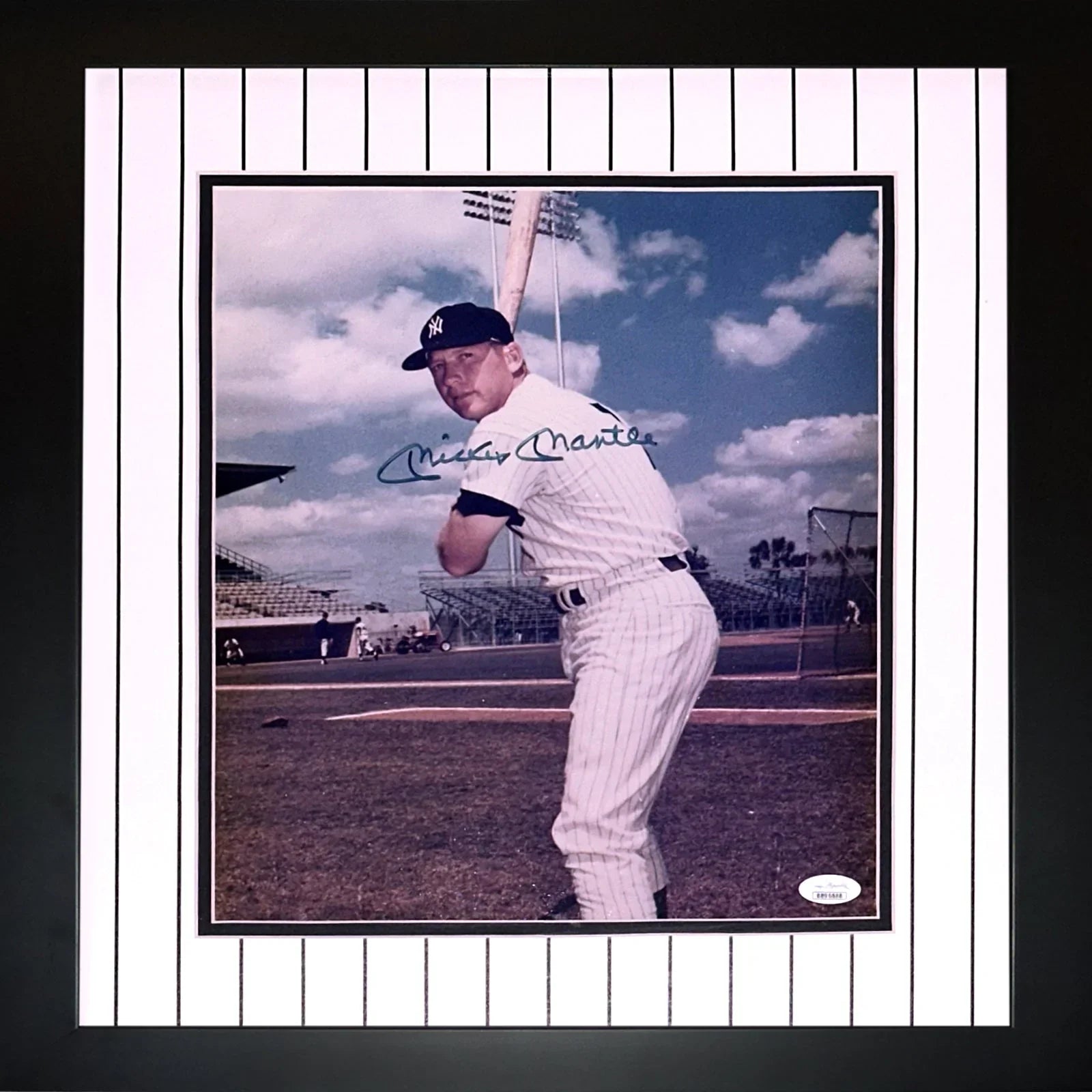 Mickey Mantle Autographed New York Yankees Deluxe Framed 11x14 Photo - JSA Letter